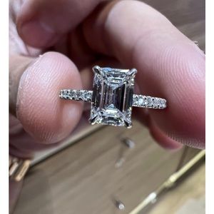 Emerald cut diamond ring. 1.47ct.